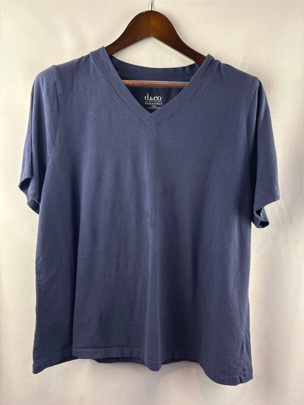 Women’s D&Co XL Navy Blue V-Neck T-Shirt